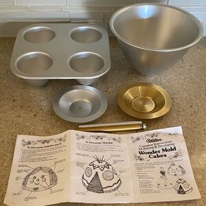 Wilton Vintage Silver and Gold Wonder Mold Cake Set